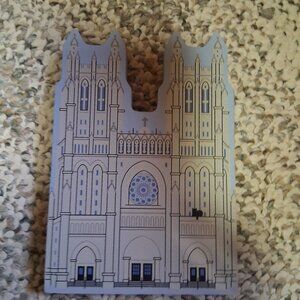 WASHINGTON, DC NATIONAL CATHEDRAL-SHELF SITTER